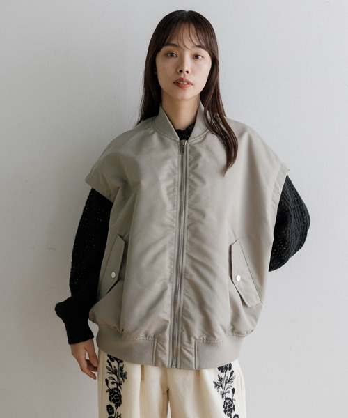 upperhights（アッパーハイツ）の「upper hights THE U-2 VEST（ベスト・レディース・グレイッシュベージュ/オフホワイト・1）」の19枚目の写真