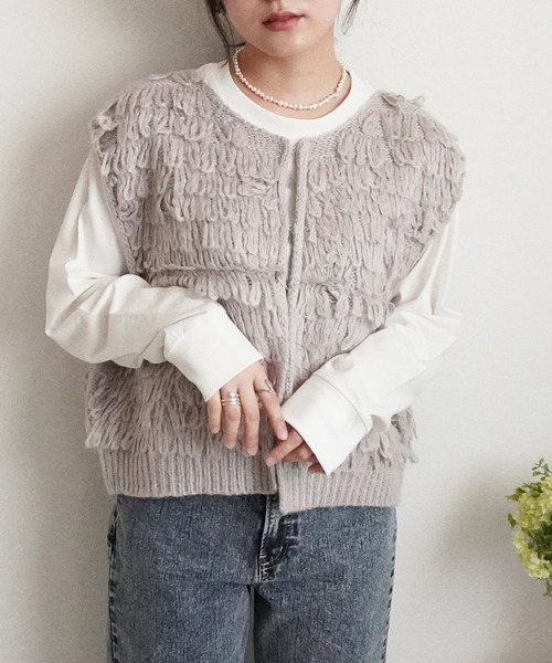 SELECT LEVERY(セレクトリベリー)の「ループ編みフリンジニットベスト(ベスト・レディース・アイボリー/グレイッシュベージュ/ブラック・MEDIUM)」の3枚目の写真