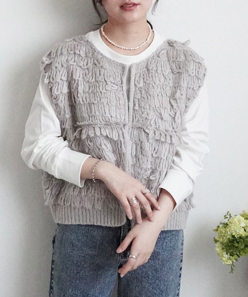 SELECT LEVERY(セレクトリベリー)の「ループ編みフリンジニットベスト(ベスト・レディース・アイボリー/グレイッシュベージュ/ブラック・MEDIUM)」の5枚目の写真