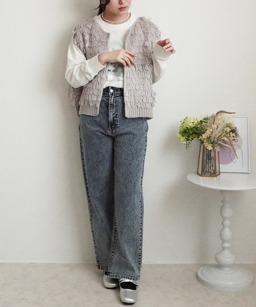 SELECT LEVERY(セレクトリベリー)の「ループ編みフリンジニットベスト(ベスト・レディース・アイボリー/グレイッシュベージュ/ブラック・MEDIUM)」の7枚目の写真
