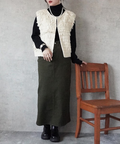 SELECT LEVERY(セレクトリベリー)の「ループ編みフリンジニットベスト(ベスト・レディース・アイボリー/グレイッシュベージュ/ブラック・MEDIUM)」の19枚目の写真