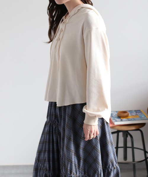 cepo（セポ）の「〈ドラマ着用商品〉カットコールレースアップフーディー（パーカー・レディース・チャコール/ブルー/オフホワイト・M）」の10枚目の写真