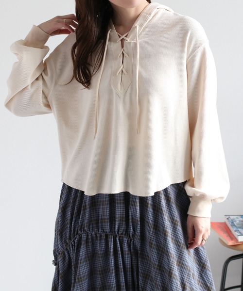 cepo（セポ）の「〈ドラマ着用商品〉カットコールレースアップフーディー（パーカー・レディース・チャコール/ブルー/オフホワイト・M）」の13枚目の写真