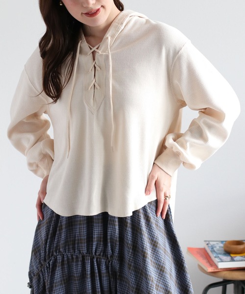 cepo（セポ）の「〈ドラマ着用商品〉カットコールレースアップフーディー（パーカー・レディース・チャコール/ブルー/オフホワイト・M）」の8枚目の写真