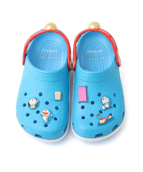 crocs(クロックス)の「crocs Doraemon Classic Clog / クロックス ドラエモン クラッシック クロッグ(サンダル・レディース・ブルー・25.0cm/24.0cm/23.0cm/22.0cm/21.0cm/20.0cm)」の1枚目の写真