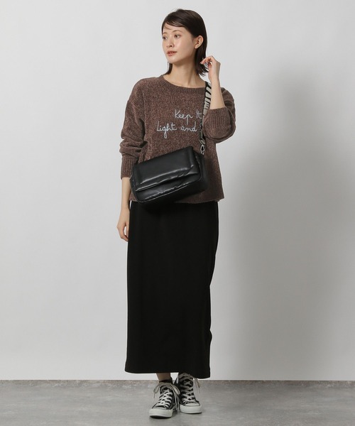 LAKOLE（ラコレ）の「モール刺繍ロゴニットプルオーバー / 600358（ニット/セーター・レディース・チャコールグレー/グレー/ブラウン/オレンジ/アイボリー・FREE）」の10枚目の写真