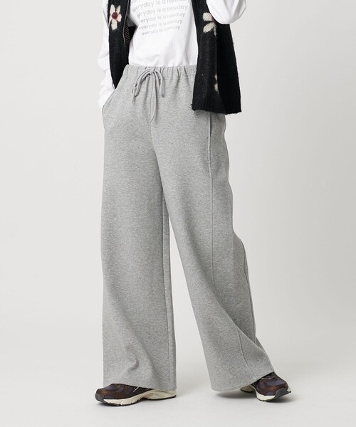 BEAUTY&YOUTH UNITED ARROWS（ビューティーアンドユースユナイテッドアローズ）の「ダンボール ワイドイージーパンツ（スウェットパンツ・レディース・オリーブ/グレー系/ブラック・S/M）」の3枚目の写真