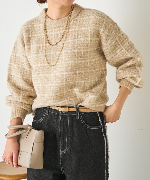 Jena espace merveilleux（ジェナ　エスパスメルヴェイユ）の「格子ジャガードクルーニット（ニット/セーター・レディース・ベージュ/ピンク/グレー・FREE）」の2枚目の写真