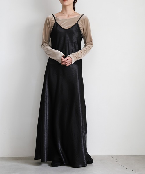 select MOCA（セレクトモカ）の「サテンフレアキャミワンピース（ワンピース・レディース・ブラック/ブラウン・FREE）」の2枚目の写真