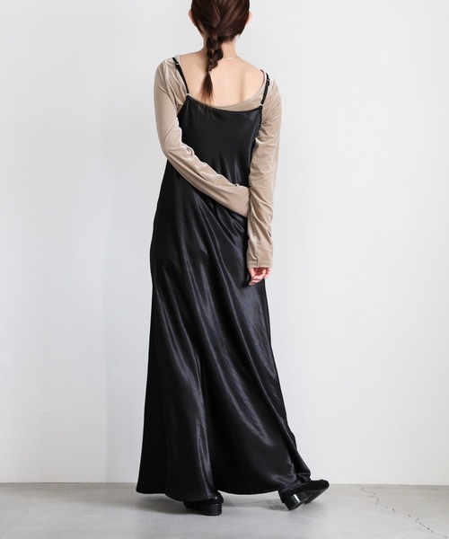 select MOCA（セレクトモカ）の「サテンフレアキャミワンピース（ワンピース・レディース・ブラック/ブラウン・FREE）」の5枚目の写真