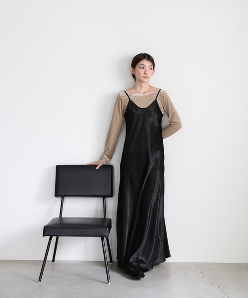select MOCA（セレクトモカ）の「サテンフレアキャミワンピース（ワンピース・レディース・ブラック/ブラウン・FREE）」の4枚目の写真