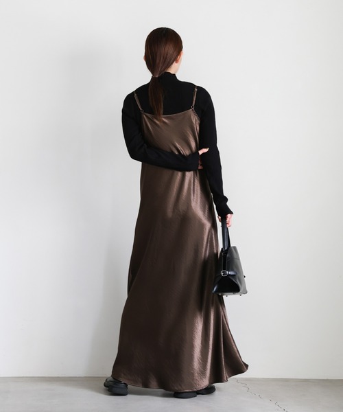 select MOCA（セレクトモカ）の「サテンフレアキャミワンピース（ワンピース・レディース・ブラック/ブラウン・FREE）」の15枚目の写真