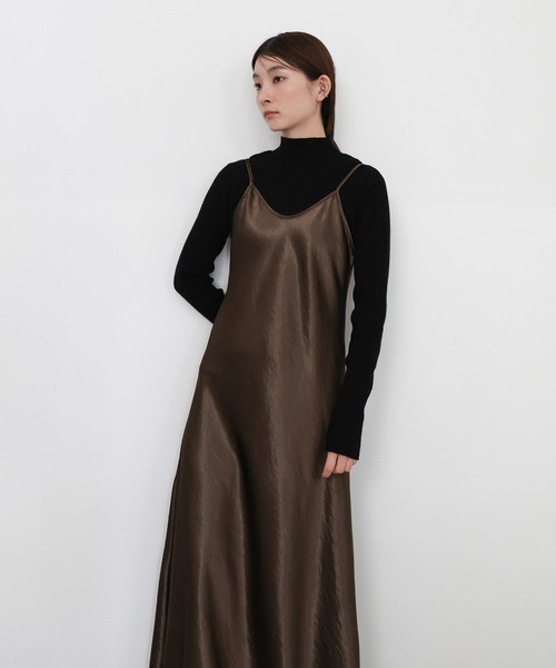 select MOCA（セレクトモカ）の「サテンフレアキャミワンピース（ワンピース・レディース・ブラック/ブラウン・FREE）」の16枚目の写真