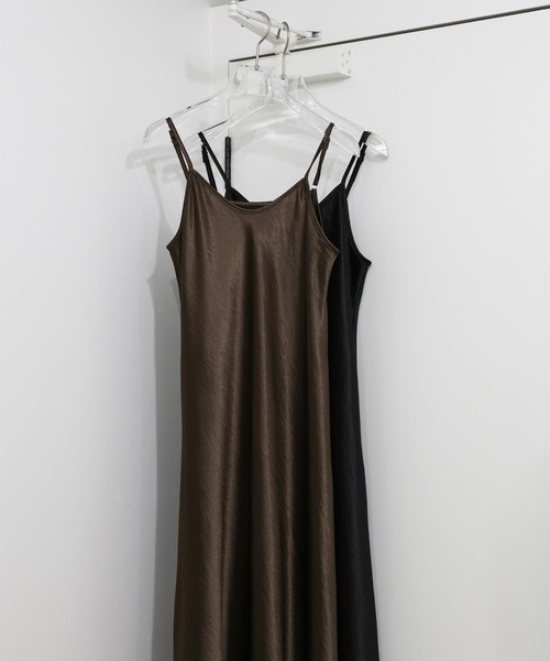 select MOCA（セレクトモカ）の「サテンフレアキャミワンピース（ワンピース・レディース・ブラック/ブラウン・FREE）」の19枚目の写真