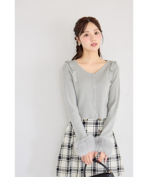 tocco closet(トッコ クローゼット)の「2WAYファー付き肩リボンニットカーディガン(ニット/セーター・レディース・ピンク/オフホワイト/グレー・M)」の1枚目の写真