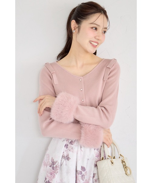 tocco closet(トッコ クローゼット)の「2WAYファー付き肩リボンニットカーディガン(ニット/セーター・レディース・ピンク/オフホワイト/グレー・M)」の2枚目の写真