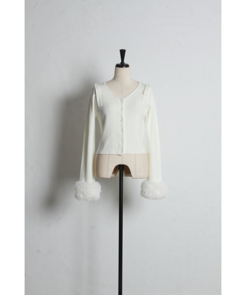 tocco closet(トッコ クローゼット)の「2WAYファー付き肩リボンニットカーディガン(ニット/セーター・レディース・ピンク/オフホワイト/グレー・M)」の5枚目の写真