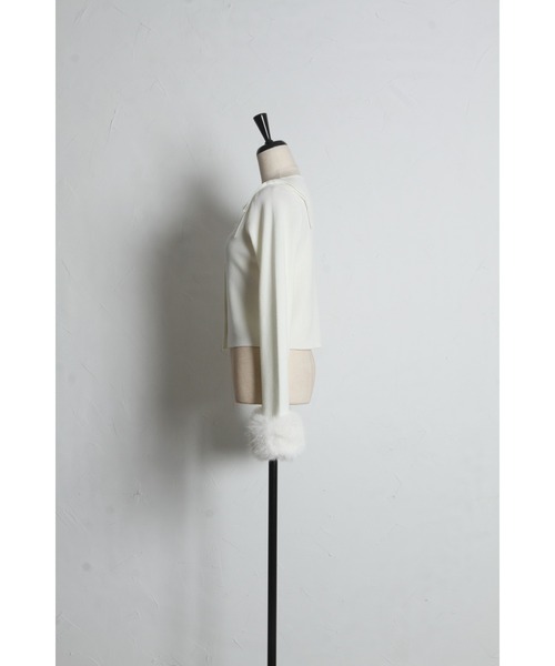 tocco closet(トッコ クローゼット)の「2WAYファー付き肩リボンニットカーディガン(ニット/セーター・レディース・ピンク/オフホワイト/グレー・M)」の6枚目の写真