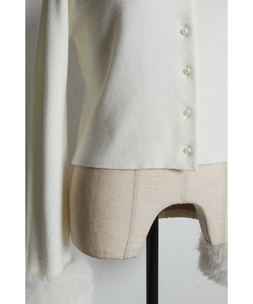 tocco closet(トッコ クローゼット)の「2WAYファー付き肩リボンニットカーディガン(ニット/セーター・レディース・ピンク/オフホワイト/グレー・M)」の11枚目の写真