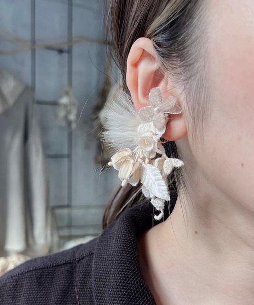 m.soeur（エムスール）の「ファーとライラックのピアス（ピアス（両耳用）・レディース・ブラック/ベージュ/グリーン・FREE）」の5枚目の写真