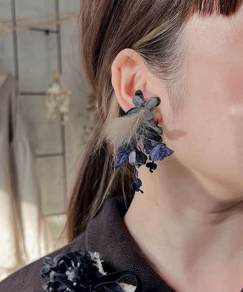 m.soeur（エムスール）の「ファーとライラックのピアス（ピアス（両耳用）・レディース・ブラック/ベージュ/グリーン・FREE）」の7枚目の写真