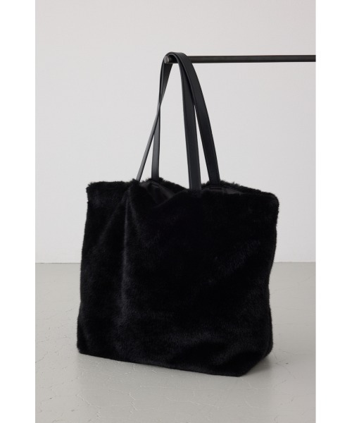 AZUL by moussy(アズールバイマウジー)の「フェイクファービッグトートバッグ(トートバッグ・メンズ・ベージュ/ブラック・FREE)」の9枚目の写真