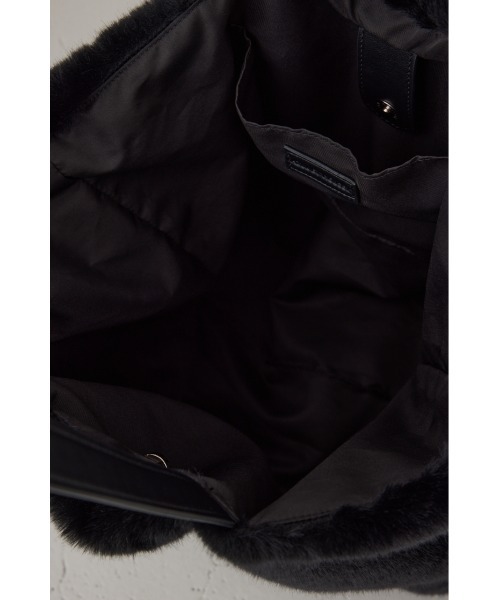 AZUL by moussy(アズールバイマウジー)の「フェイクファービッグトートバッグ(トートバッグ・メンズ・ベージュ/ブラック・FREE)」の13枚目の写真