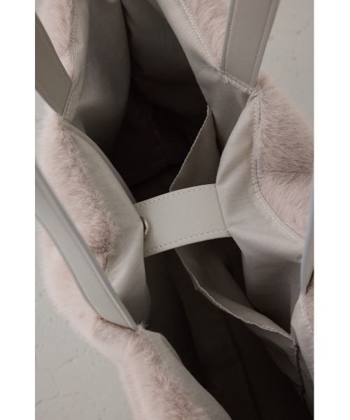 AZUL by moussy(アズールバイマウジー)の「フェイクファービッグトートバッグ(トートバッグ・メンズ・ベージュ/ブラック・FREE)」の3枚目の写真