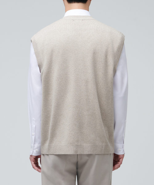 MUSINSA STANDARD（ムシンサスタンダード）の「ラムウールVネックニットベスト【きのこ】（ニット/セーター・メンズ・その他・XX-LARGE/MEDIUM/LARGE/X-LARGE）」の2枚目の写真