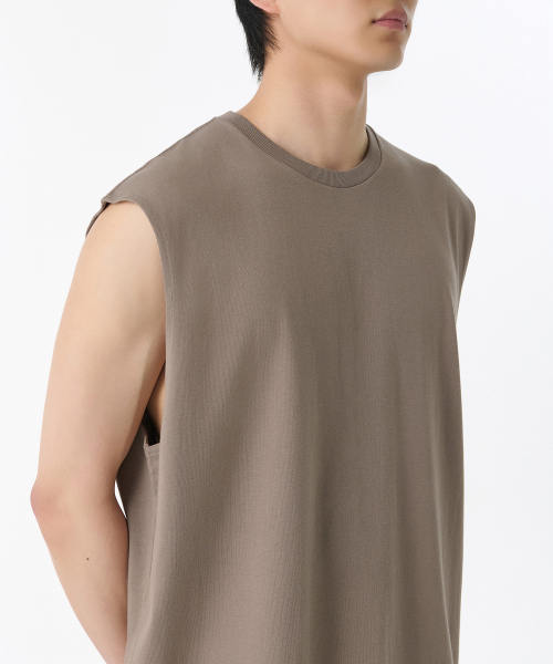 MUSINSA STANDARD（ムシンサスタンダード）の「オーバーサイズスリーブレストップ [トープ]（Tシャツ/カットソー・メンズ・その他・SMALL/MEDIUM/LARGE/X-LARGE/XX-LARGE/XXX-LARGE）」の3枚目の写真