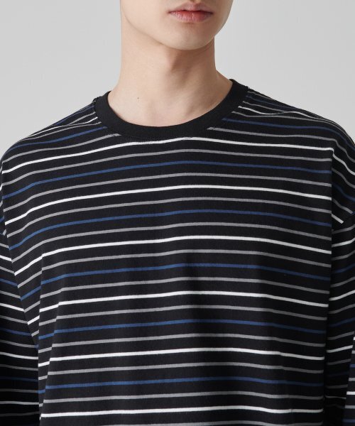 MUSINSA STANDARD（ムシンサスタンダード）の「マルチストライプリラックスド長袖Tシャツ1 [ブラック/ブルー]（Tシャツ/カットソー・メンズ・その他・XX-LARGE/LARGE/MEDIUM/SMALL/X-LARGE/XXX-LARGE）」の3枚目の写真