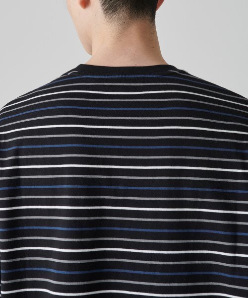 MUSINSA STANDARD（ムシンサスタンダード）の「マルチストライプリラックスド長袖Tシャツ1 [ブラック/ブルー]（Tシャツ/カットソー・メンズ・その他・XX-LARGE/LARGE/MEDIUM/SMALL/X-LARGE/XXX-LARGE）」の4枚目の写真