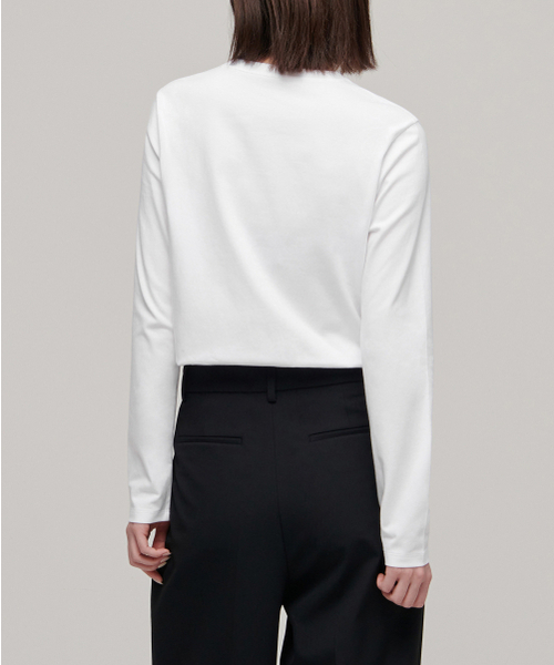 MUSINSA STANDARD WOMAN（ムシンサスタンダードウーマン）の「ウィメンズフレキシブルクルーネック長袖Tシャツ[ホワイト]（Tシャツ/カットソー・レディース・その他・SMALL/MEDIUM/LARGE/X-LARGE/X-SMALL）」の9枚目の写真