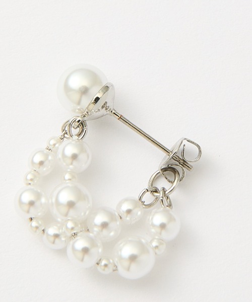COLONY 2139(コロニートゥーワンスリーナイン)の「カーブラインパールピアス(ピアス(両耳用)・レディース・シルバー・FREE)」の6枚目の写真