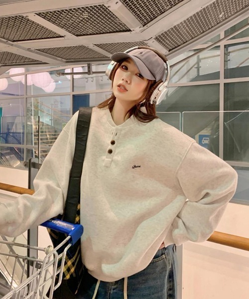 Ressaca（レサーカ）の「オーバーサイズワンポイント刺繍ロゴヘンリーネックスウェット（スウェット・メンズ・チャコール/オフホワイト・L/M/XL）」の3枚目の写真