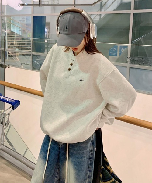 Ressaca（レサーカ）の「オーバーサイズワンポイント刺繍ロゴヘンリーネックスウェット（スウェット・メンズ・チャコール/オフホワイト・L/M/XL）」の4枚目の写真