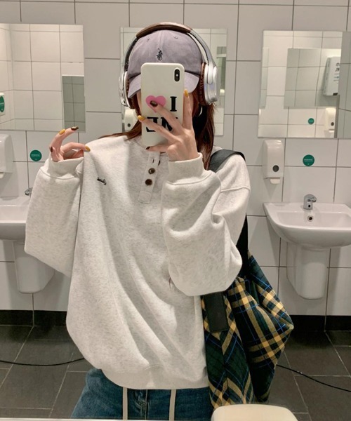 Ressaca（レサーカ）の「オーバーサイズワンポイント刺繍ロゴヘンリーネックスウェット（スウェット・メンズ・チャコール/オフホワイト・L/M/XL）」の6枚目の写真