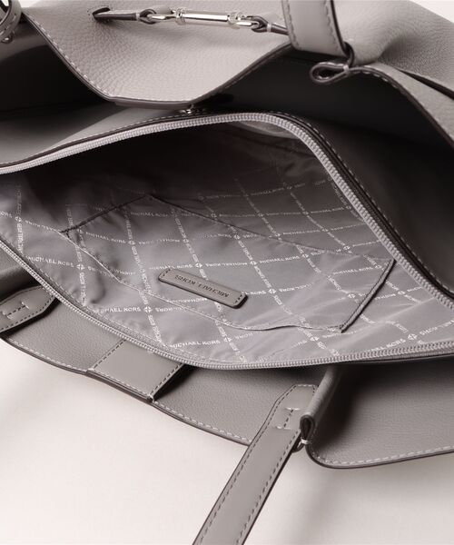 MICHAEL KORS(マイケルコース)の「CARSON LG CZ EW TOTE トートバッグ(トートバッグ・レディース・グレー系・FREE)」の4枚目の写真