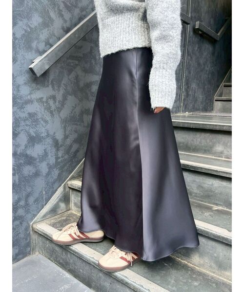 LAGUNAMOON(ラグナムーン)の「バイヤスサテンナロースカート(スカート・レディース・アイボリー/チャコールグレー・SMALL/MEDIUM)」の1枚目の写真