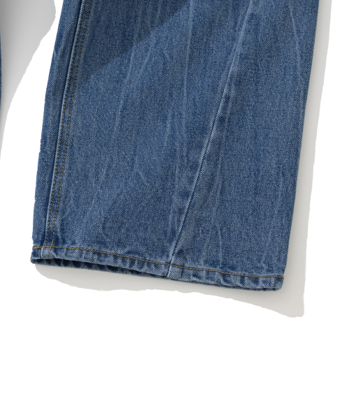 KNITTED（ニッティド）の「カーブドワイドデニムパンツ ウォッシングブルー（デニムパンツ・レディース・その他・MEDIUM/LARGE/X-LARGE）」の4枚目の写真