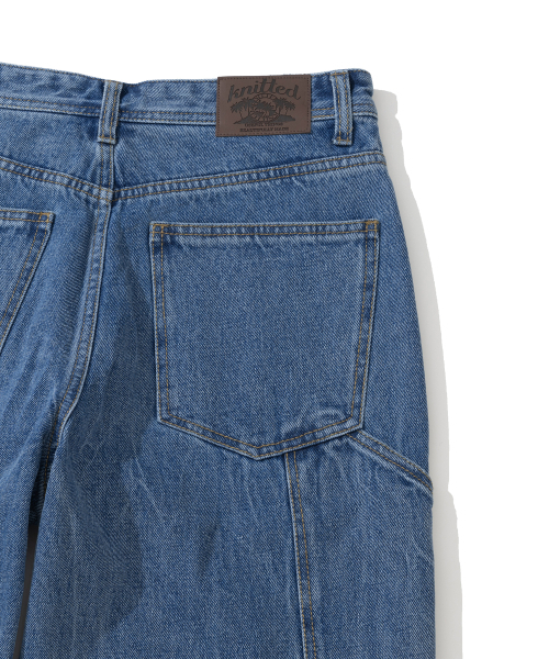 KNITTED（ニッティド）の「カーブドワイドデニムパンツ ウォッシングブルー（デニムパンツ・レディース・その他・MEDIUM/LARGE/X-LARGE）」の5枚目の写真