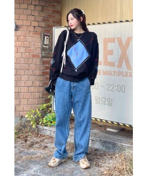 KNITTED（ニッティド）の「カーブドワイドデニムパンツ ウォッシングブルー（デニムパンツ・レディース・その他・MEDIUM/LARGE/X-LARGE）」の11枚目の写真