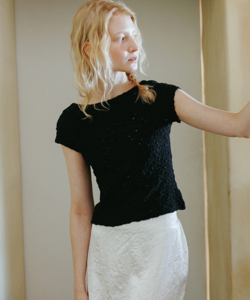 ANDNEEDS(アンドニーズ)の「Flory half blouse (black)(シャツ/ブラウス・レディース・その他・2/1)」の3枚目の写真