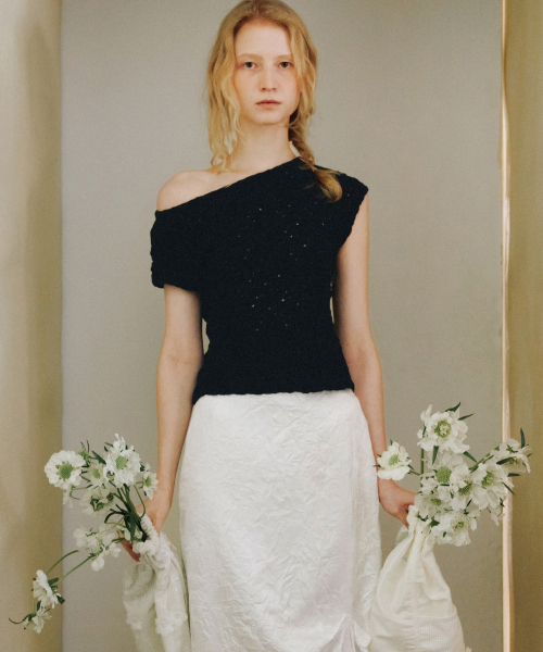 ANDNEEDS(アンドニーズ)の「Flory half blouse (black)(シャツ/ブラウス・レディース・その他・2/1)」の4枚目の写真