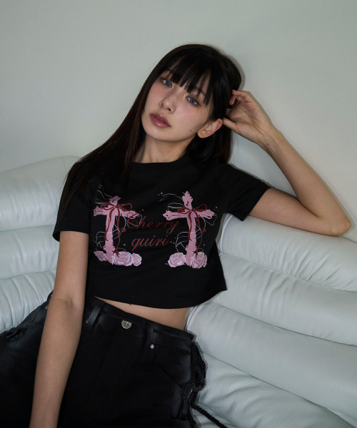 CHERRYQUIRI(チェリーキュリー)の「cross roses tee - black(Tシャツ/カットソー・レディース・その他・FREE)」の2枚目の写真