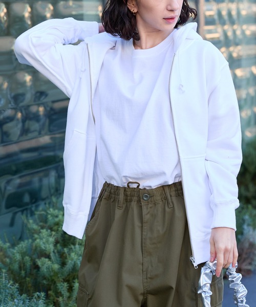 ROOPTOKYO（ループトウキョウ）の「オーバーサイズ 無地 裏毛 ユニセックス フーディ ジップパーカー 中肉厚生地（パーカー・メンズ・ホワイト/ブラック/グレー/アッシュグレー/ネイビー/ライトブルー/レッド/バーガンディー・S/M/L/XL）」の2枚目の写真