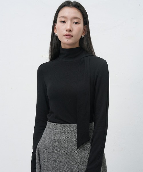 GENERAL IDEA(ジェネラルアイデア)の「scarf turtle neck t-shirts スカーフ付タートルネック長袖Tシャツ(Tシャツ/カットソー・レディース・ブラック/グレー・S/M/L)」の2枚目の写真