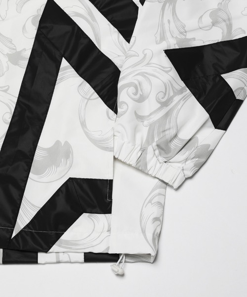 VANQUISH（ヴァンキッシュ）の「VANQUISH / ヴァンキッシュ Baroque Print Pattern with Line Jacket（その他アウター・メンズ・ホワイト/ブラック・M）」の5枚目の写真