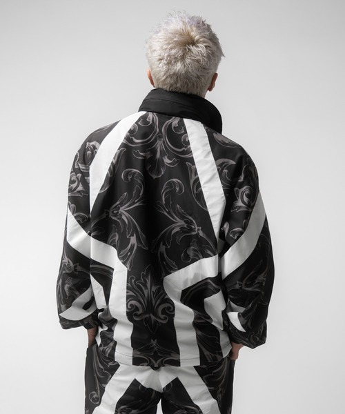 VANQUISH（ヴァンキッシュ）の「VANQUISH / ヴァンキッシュ Baroque Print Pattern with Line Jacket（その他アウター・メンズ・ホワイト/ブラック・M）」の7枚目の写真