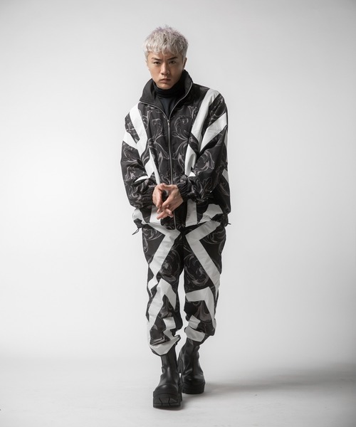 VANQUISH（ヴァンキッシュ）の「VANQUISH / ヴァンキッシュ Baroque Print Pattern with Line Jacket（その他アウター・メンズ・ホワイト/ブラック・M）」の9枚目の写真